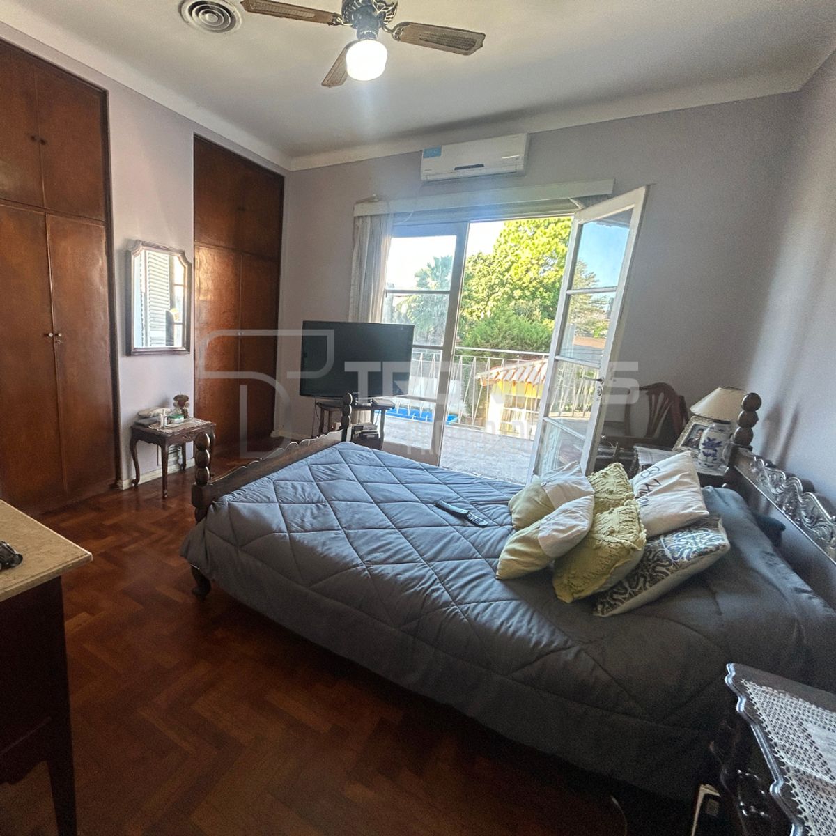 Venta - Casa 6 Ambientes en Dos Plantas, Sobre A. Alsina - Jardin, Pileta y Quincho - Lomas de Zamora - 17