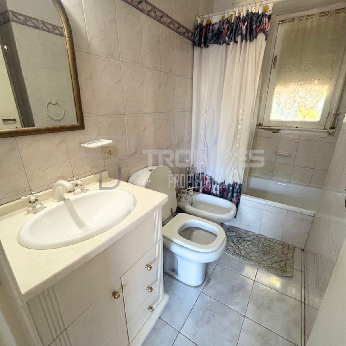 Venta - Casa 6 Ambientes en Dos Plantas, Sobre A. Alsina - Jardin, Pileta y Quincho - Lomas de Zamora - 19