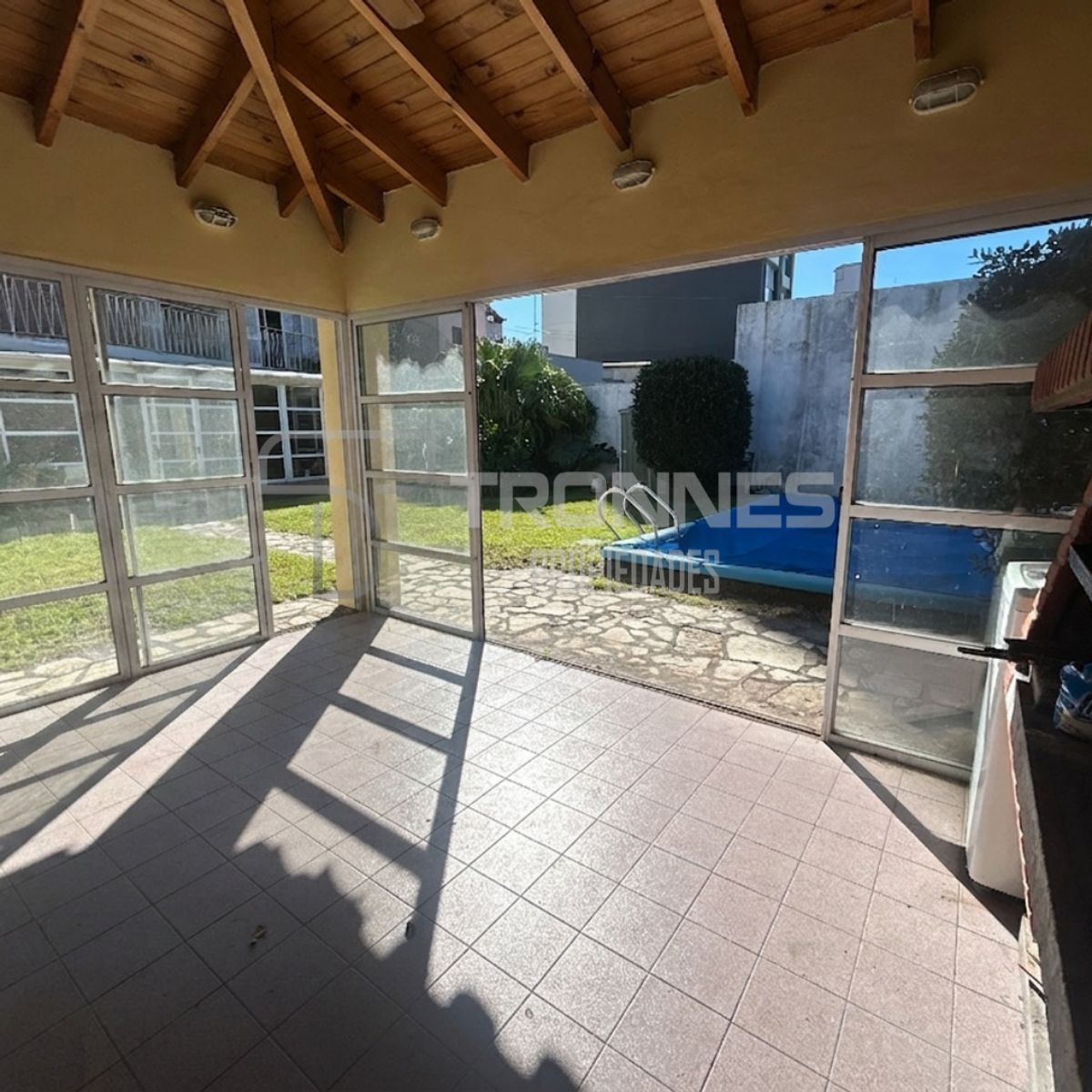 Venta - Casa 6 Ambientes en Dos Plantas, Sobre A. Alsina - Jardin, Pileta y Quincho - Lomas de Zamora - 31