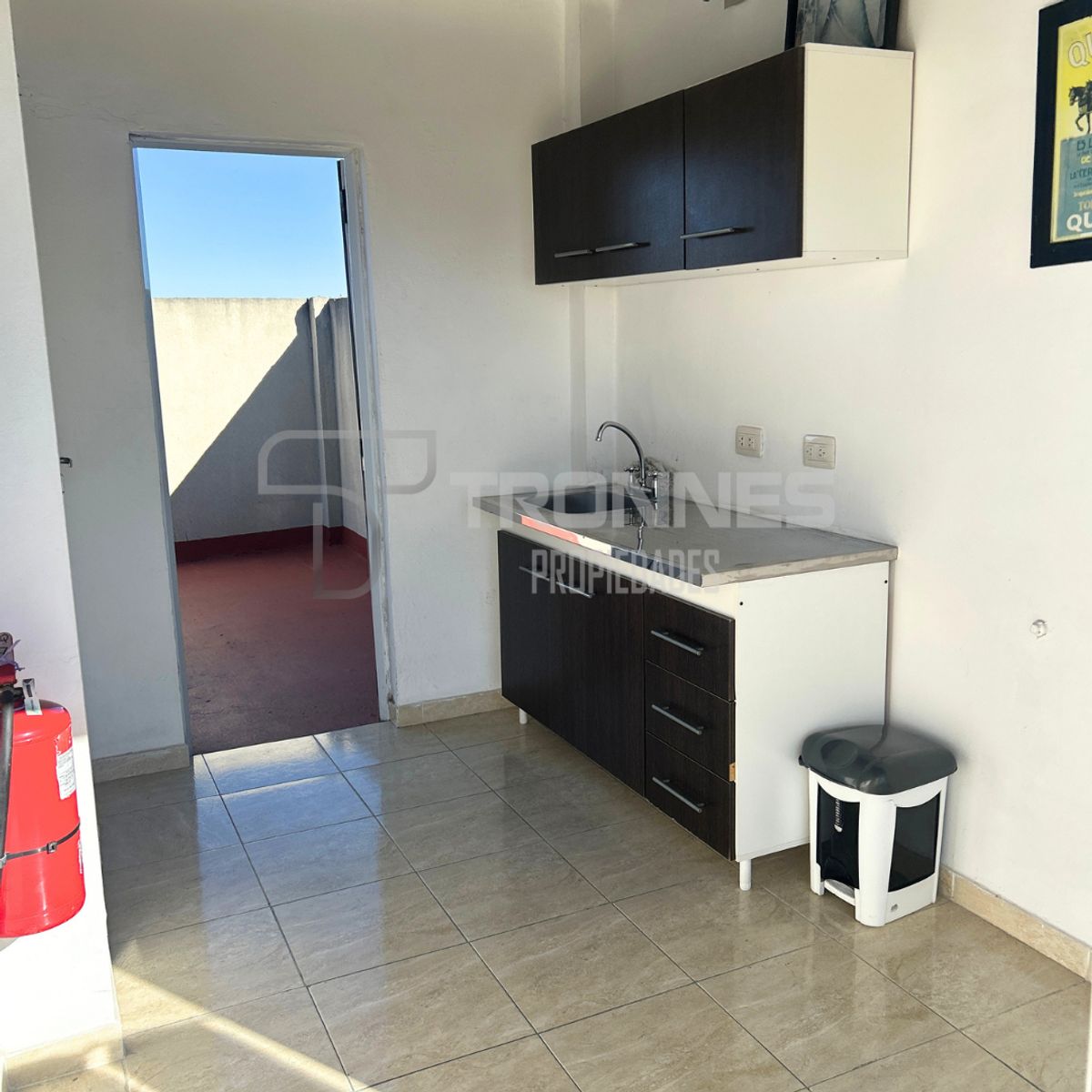 ALQUILER MONOAMBIENTE DE 40 M2 CON COCHERA DESCUBIERTA - LANÚS OESTE A POCAS CUADRAS ESTACIÓN - 13