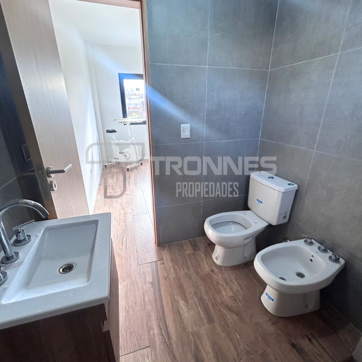 VENTA Departamento 2 Ambientes a estrenar - Al Frente - Con Balcon y Parrilla - Lanús Oeste - 18