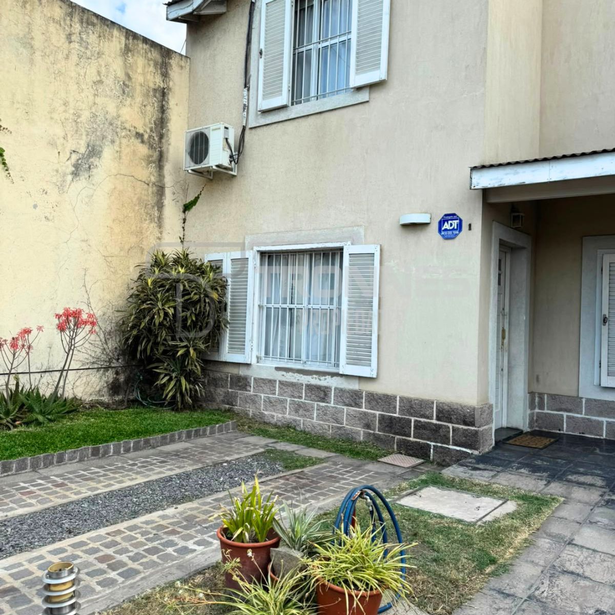 Venta Triplex 3 Ambientes con Fondo y Cochera - Lomas de Zamora Oeste - 3
