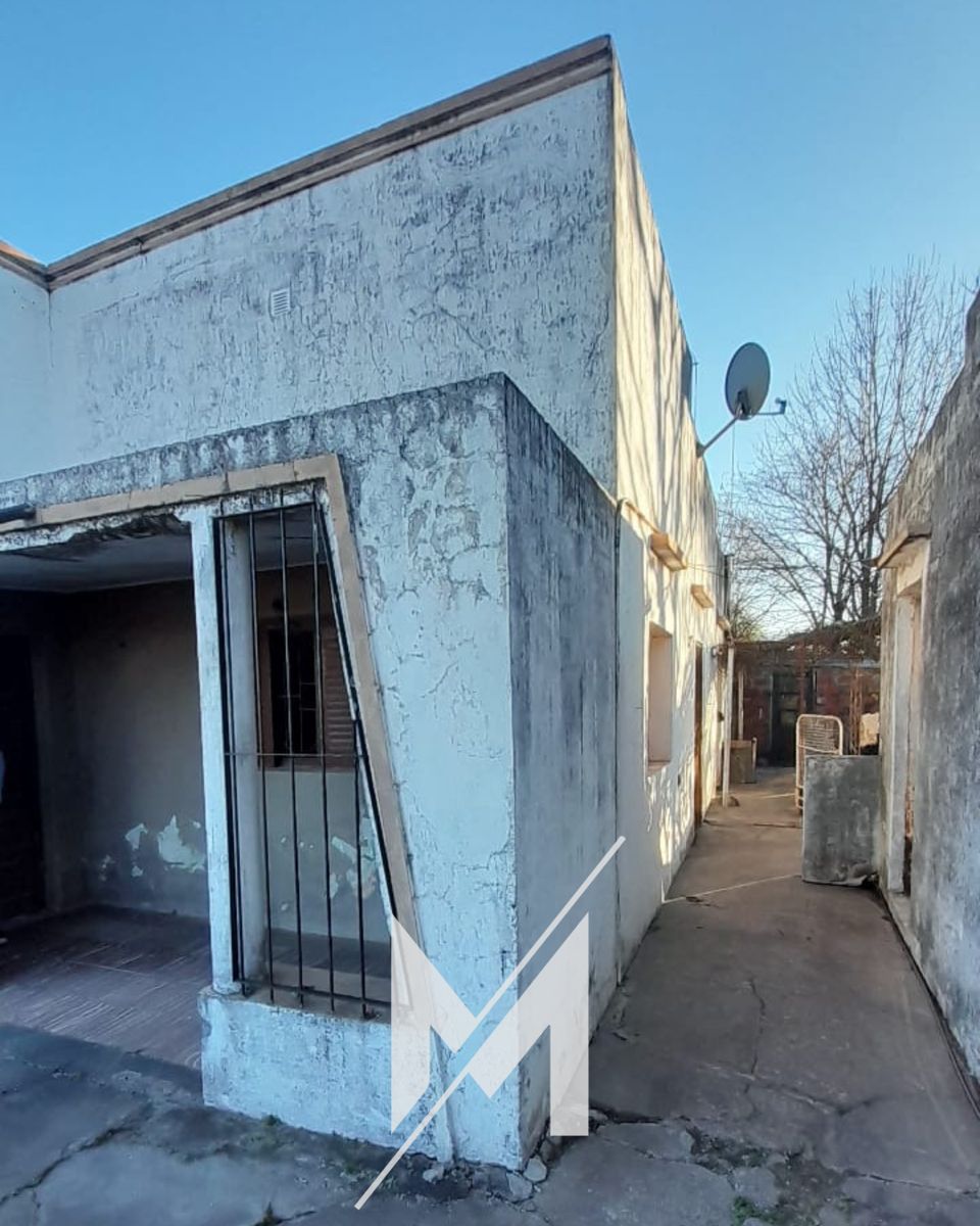 Casa a restaurar con salón en excelente ubicación y amplio lote — foto 4