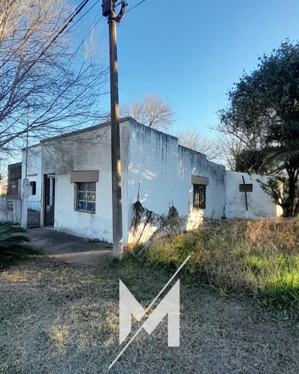 Casa a restaurar con salón en excelente ubicación y amplio lote — foto 5