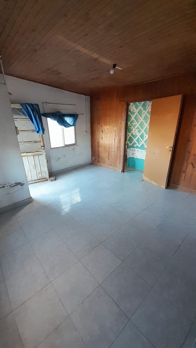 Casa a restaurar con salón en excelente ubicación y amplio lote — foto 9