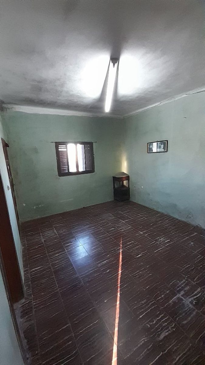 Casa a restaurar con salón en excelente ubicación y amplio lote — foto 11