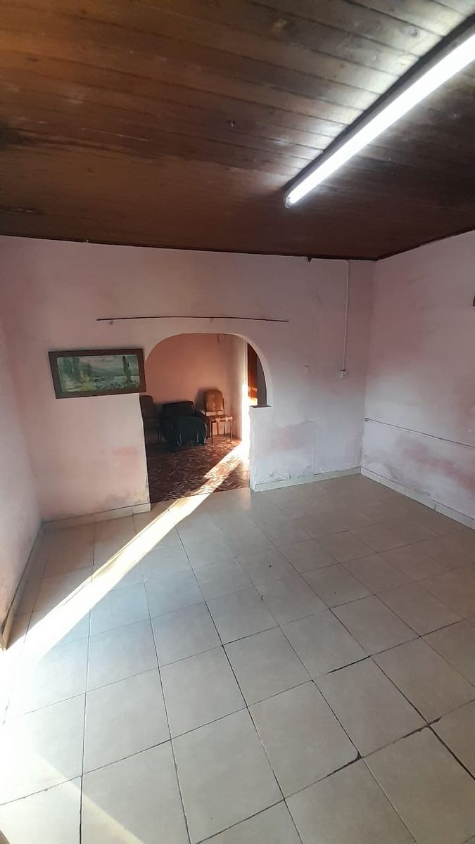 Casa a restaurar con salón en excelente ubicación y amplio lote — foto 12