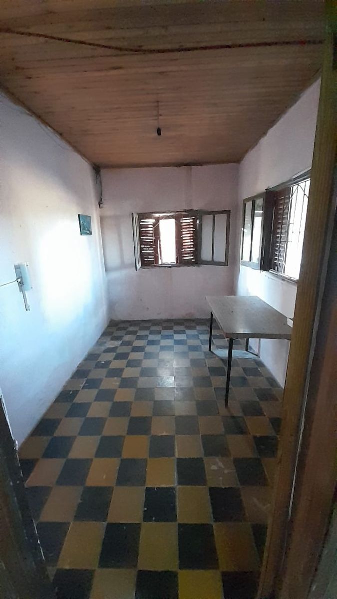 Casa a restaurar con salón en excelente ubicación y amplio lote — foto 15
