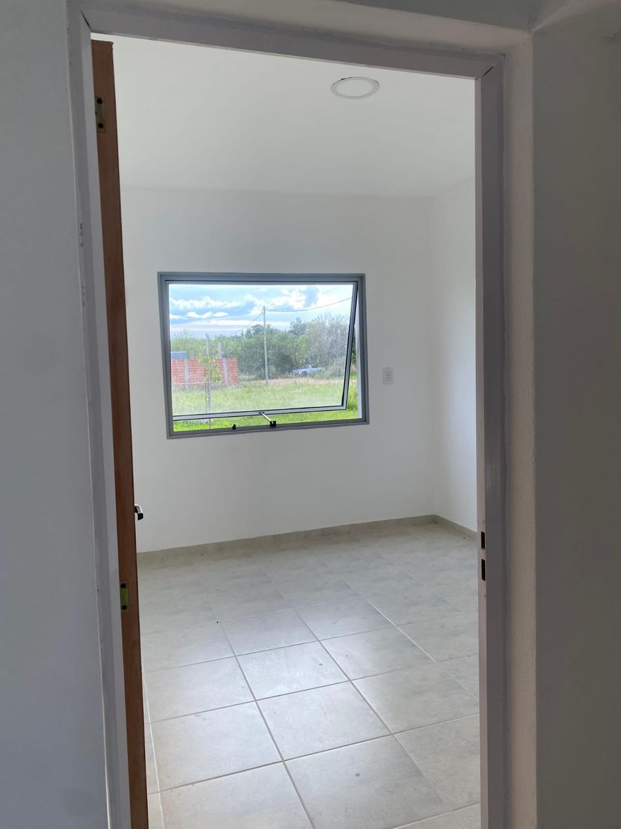 Importante casa a estrenar en Villa Elisa - 2