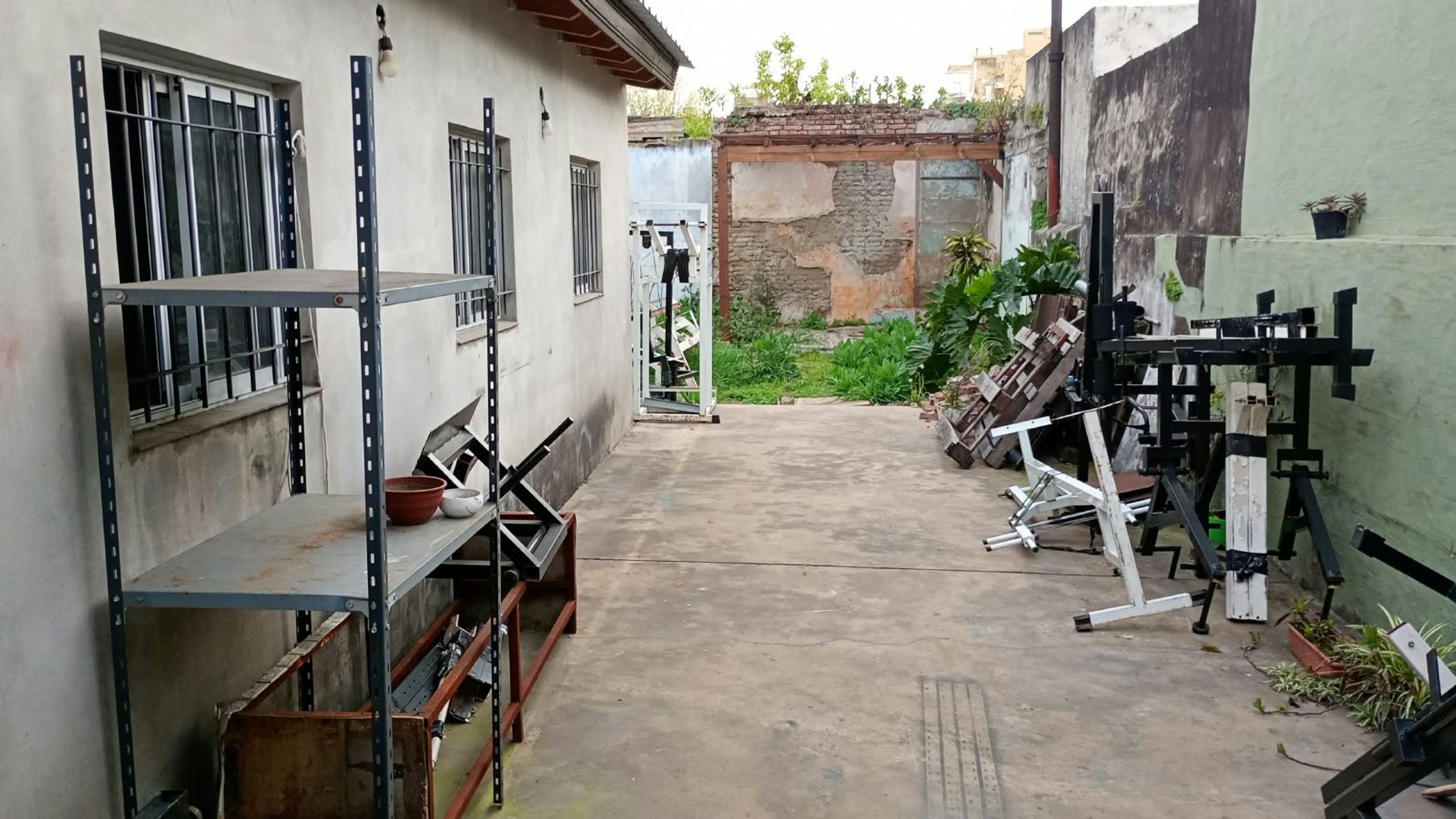 # MIRA ESTO # DEPOSITO # LOCAL # USO COMERCIAL # 150 M2C LOTE 335 M2C - 5