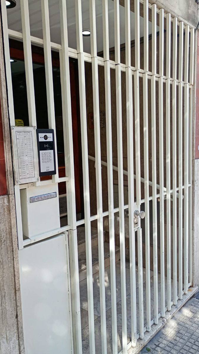 # MIRA ESTO # 2 AMB # A MTS AVENIDA # DISPONIBLE YA — foto 7