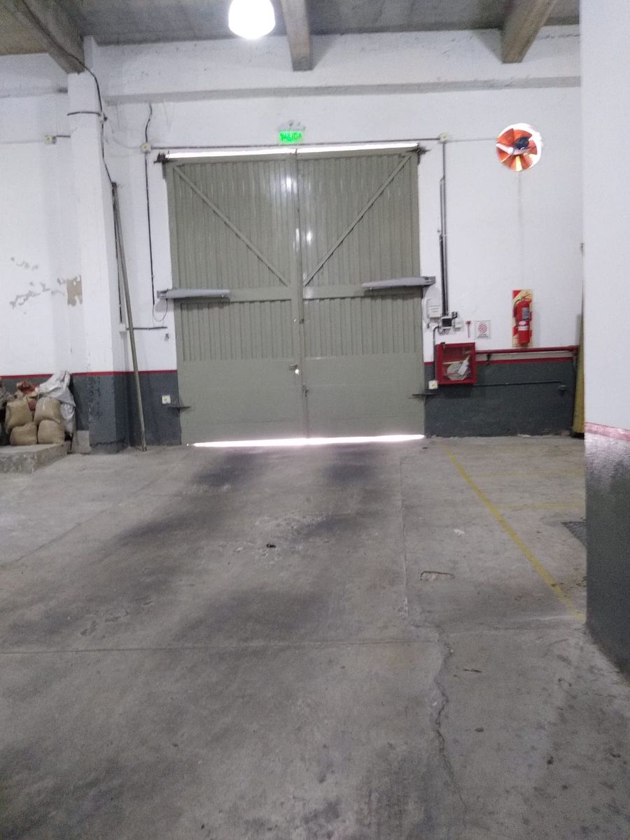 # MIRA ESTO # DEPOSITO # 3700 m2 # ING/CAMION # EXCELENTE UBICACION - 14