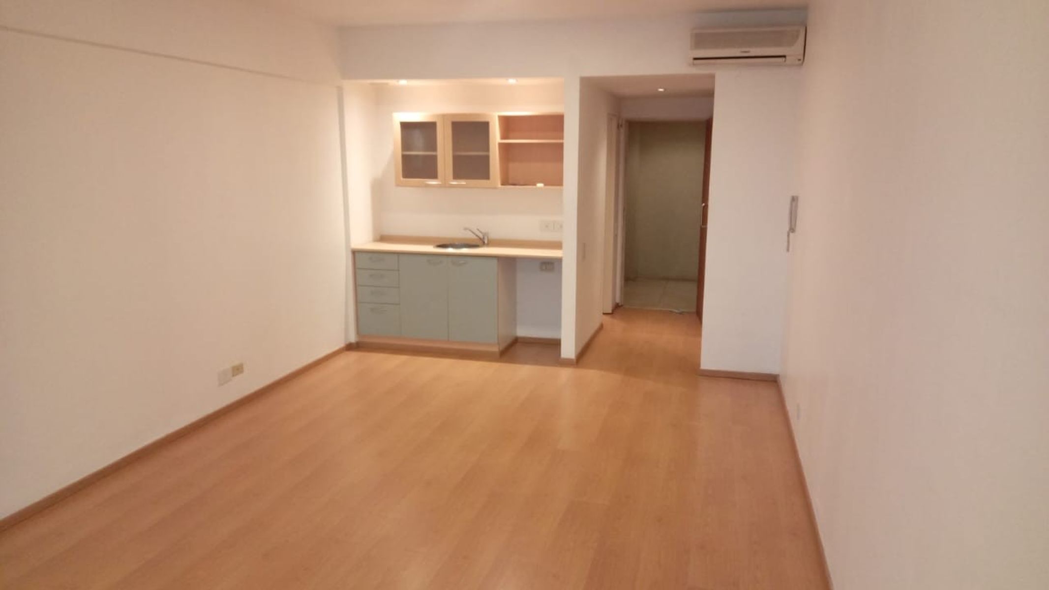Excelente oportunidad de inversión o vivienda en una ubicaciónprivilegiada. Este inmueble cuenta con kitchenette y baño completo, y esapto para uso profesional, ideal para quienes buscan un espacio - 5