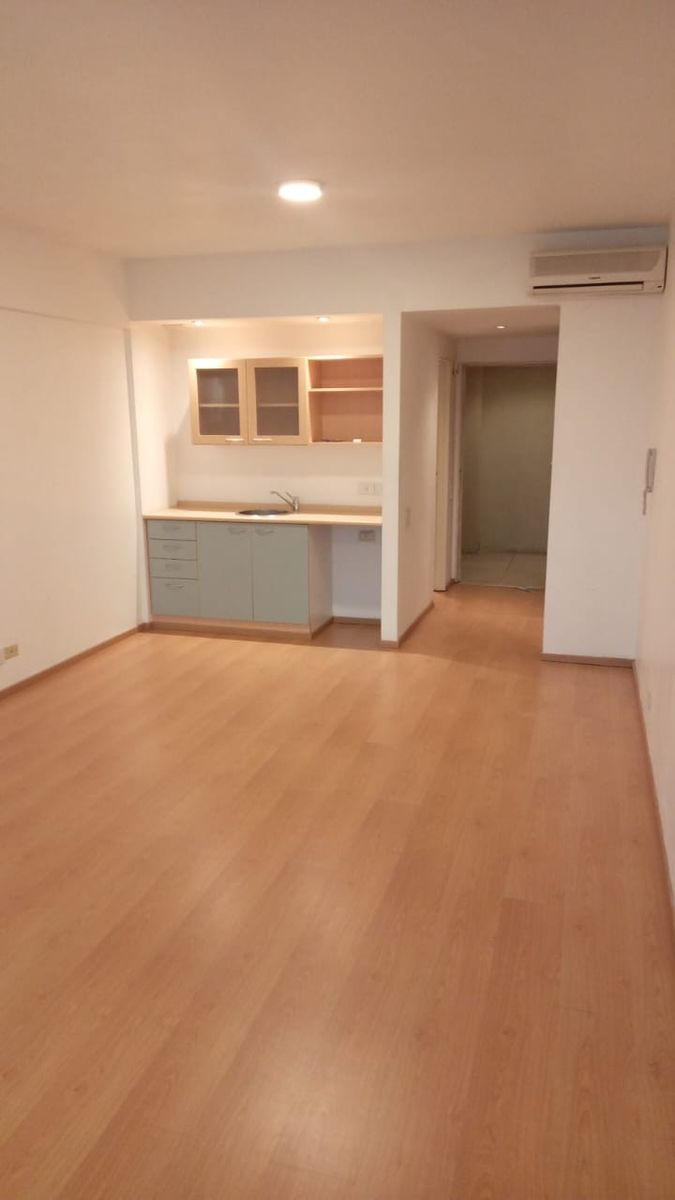 Excelente oportunidad de inversión o vivienda en una ubicaciónprivilegiada. Este inmueble cuenta con kitchenette y baño completo, y esapto para uso profesional, ideal para quienes buscan un espacio - 8
