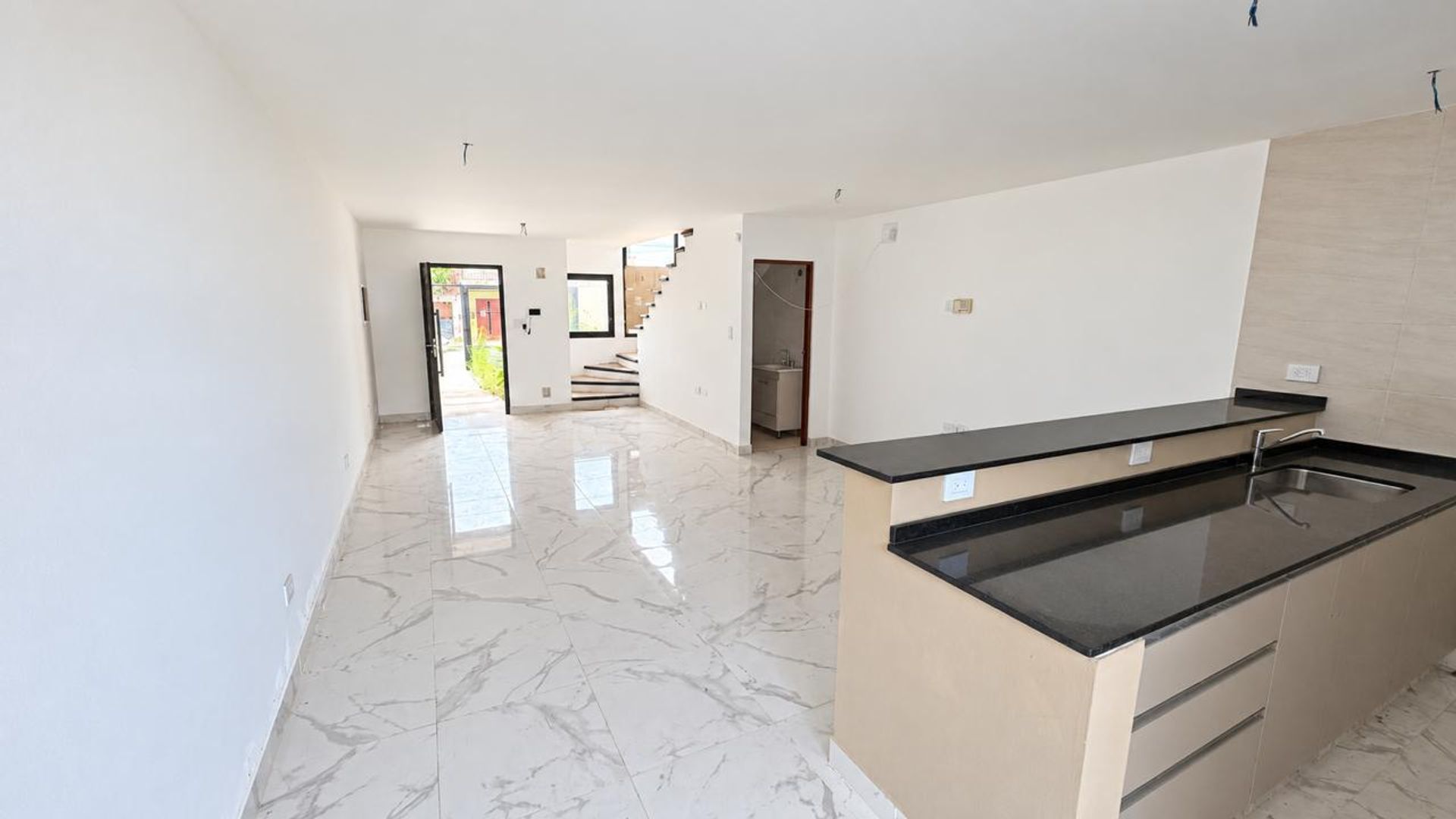 VENTA CASA C/PILETA APTA CREDITO Y COCHERA 2 DORM — foto 3