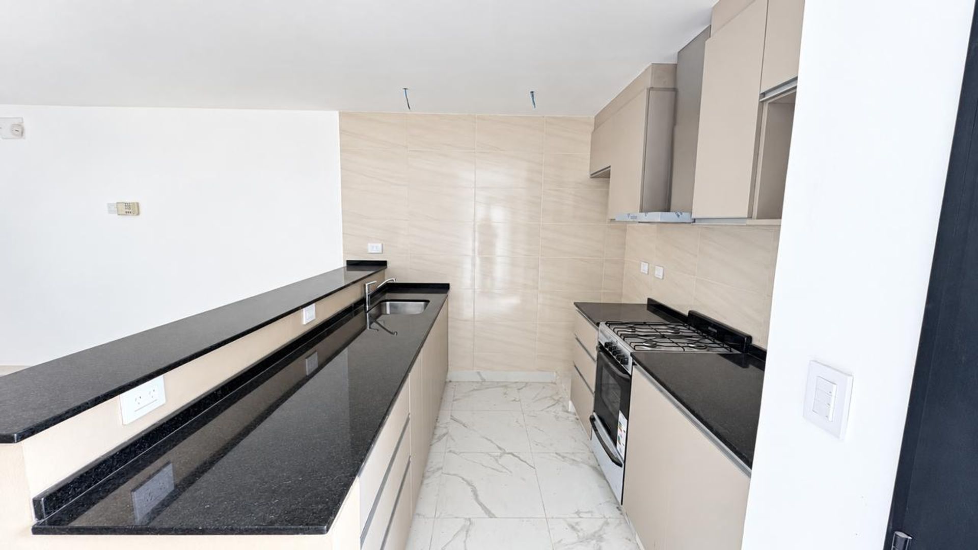 VENTA CASA C/PILETA APTA CREDITO Y COCHERA 2 DORM — foto 5