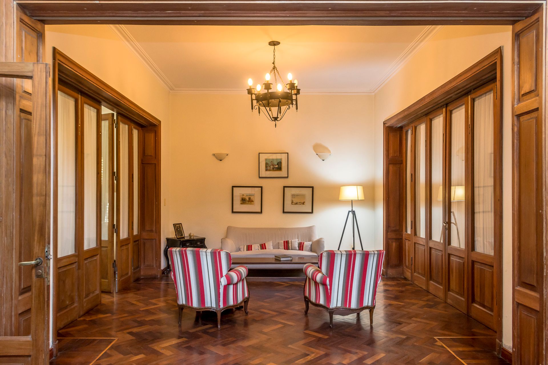 CASA 8 DORMITORIOS VENTA ZONA CENTRO APTO OFICINAS - 3