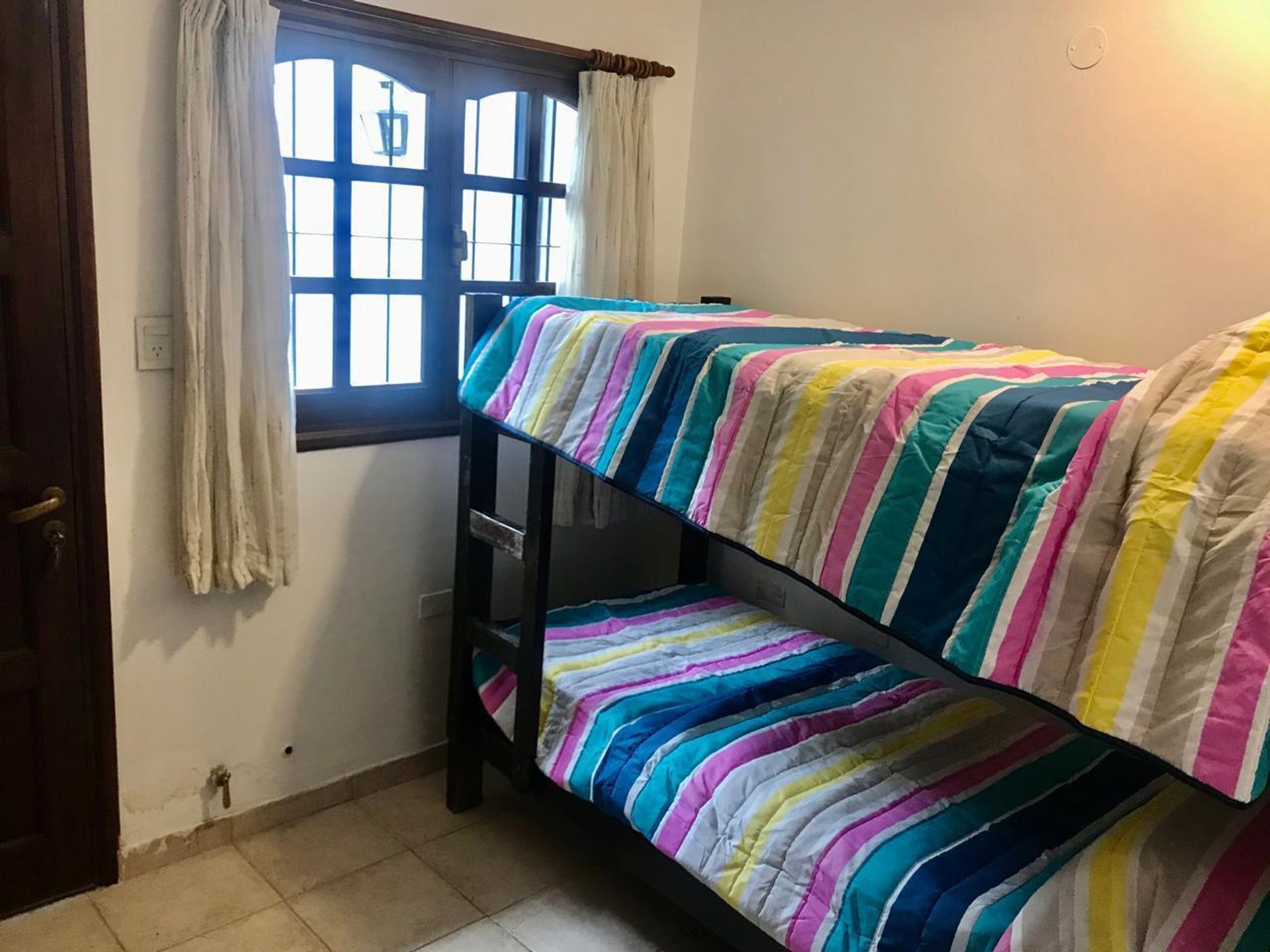 VENTA CASA C/PILETA SAN LORENZO RECIBE PROPIEDAD - 10