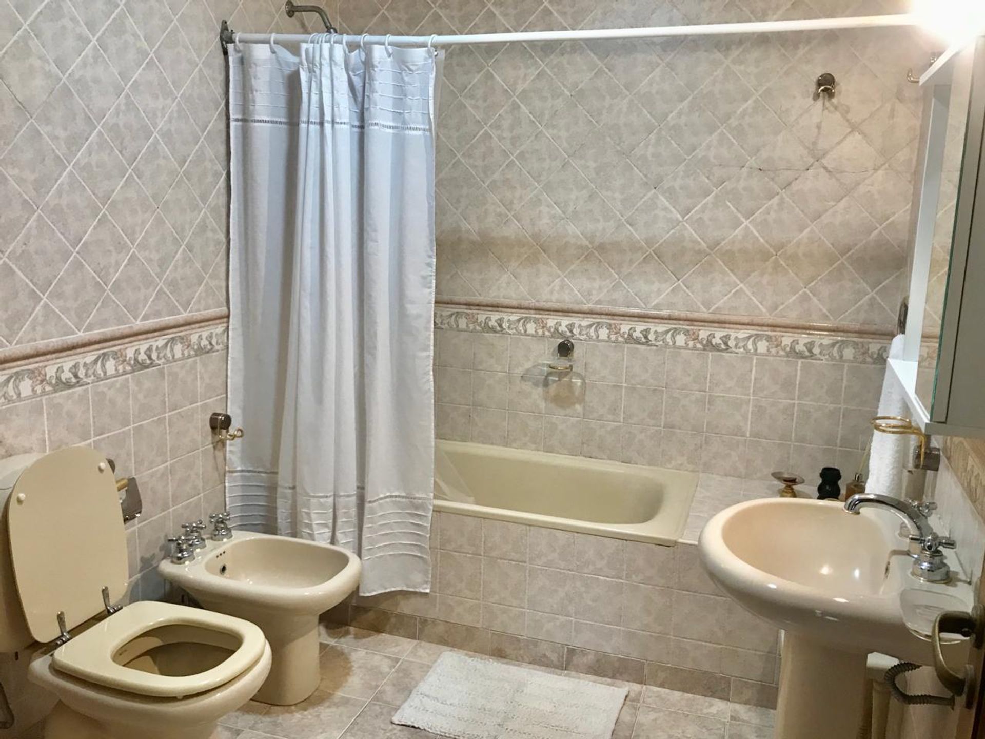VENTA CASA C/PILETA SAN LORENZO RECIBE PROPIEDAD - 12