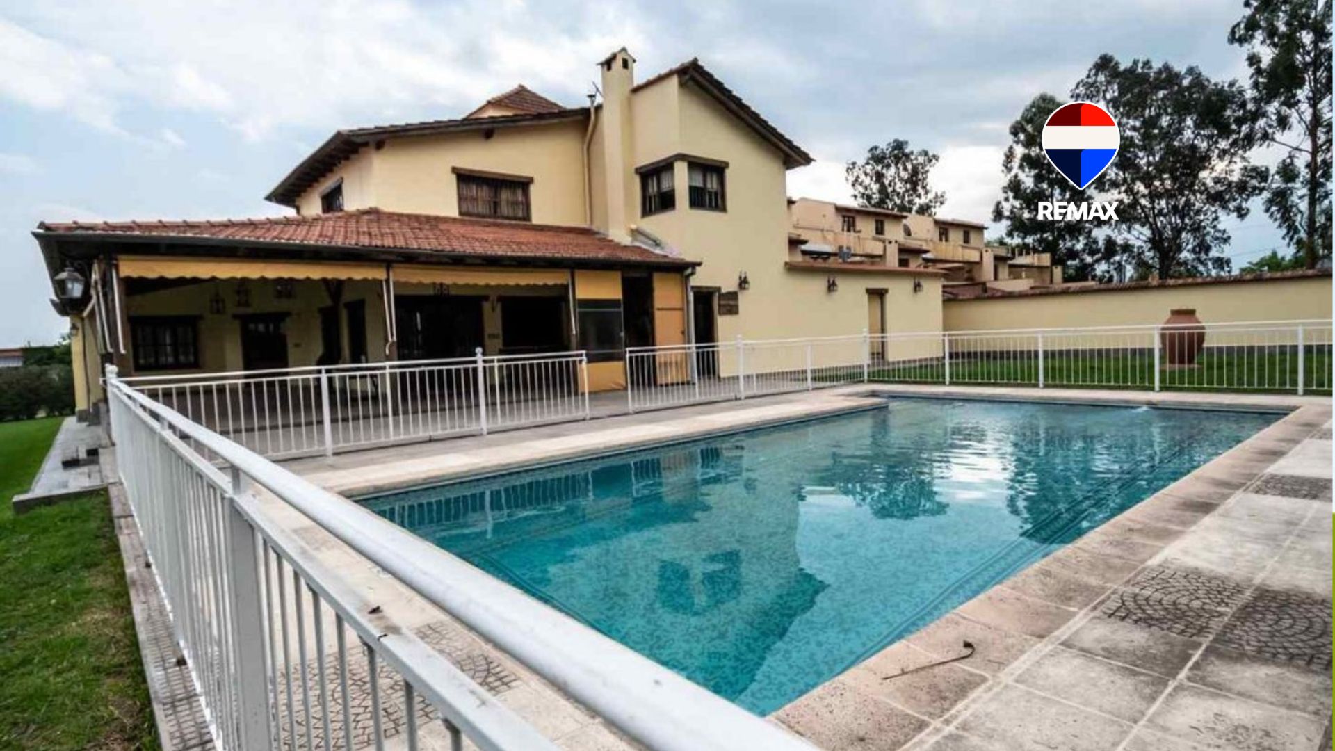 VENTA CASA C/PILETA LA ALMUDENA APTA CREDITO - 1
