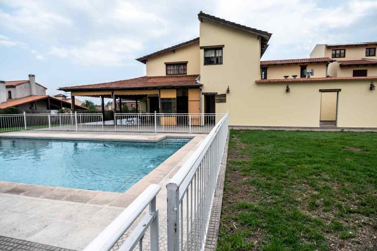 VENTA CASA C/PILETA LA ALMUDENA APTA CREDITO - 18