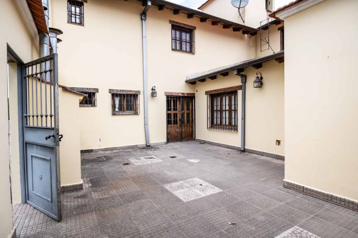 VENTA CASA C/PILETA LA ALMUDENA APTA CREDITO - 24