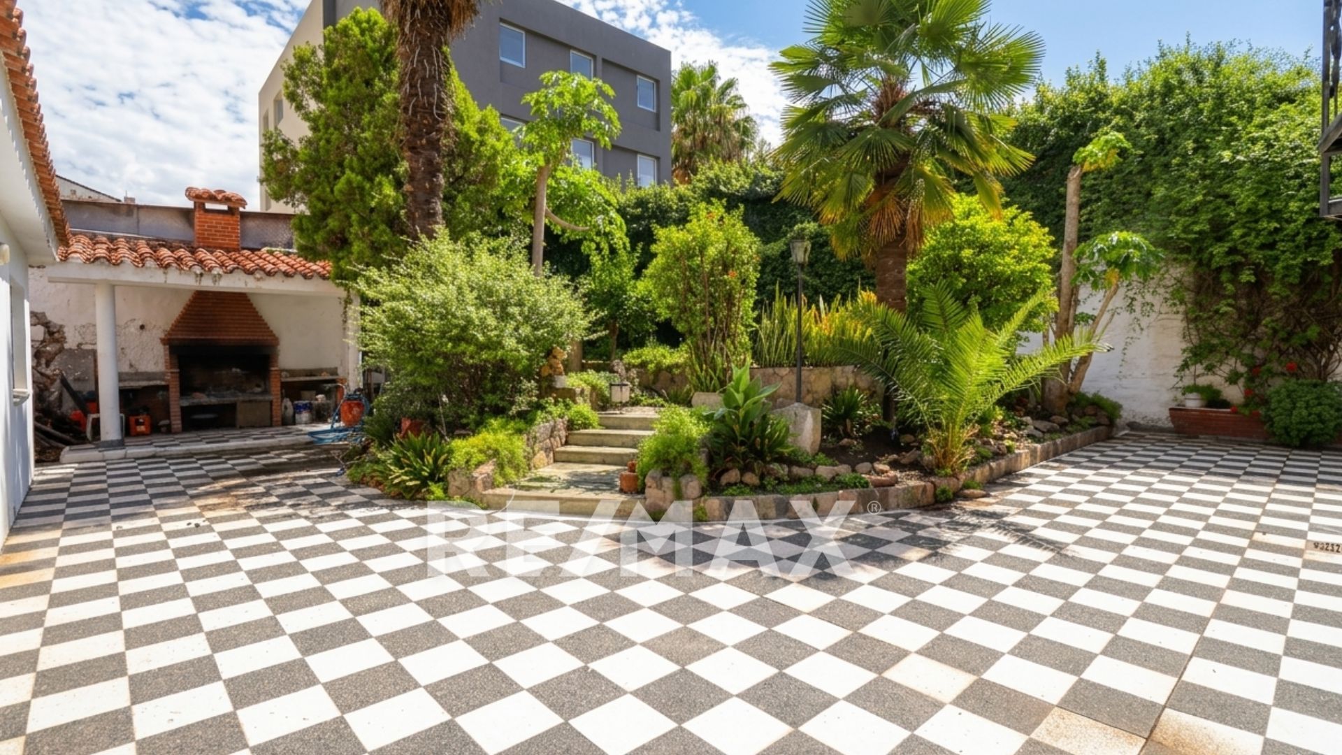 VENTA CASA C/PILETA LOCALES 25 DE MAYO Y BELGRANO - 13