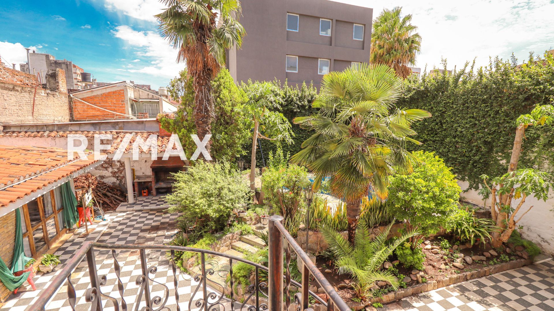 VENTA CASA C/PILETA LOCALES 25 DE MAYO Y BELGRANO - 16