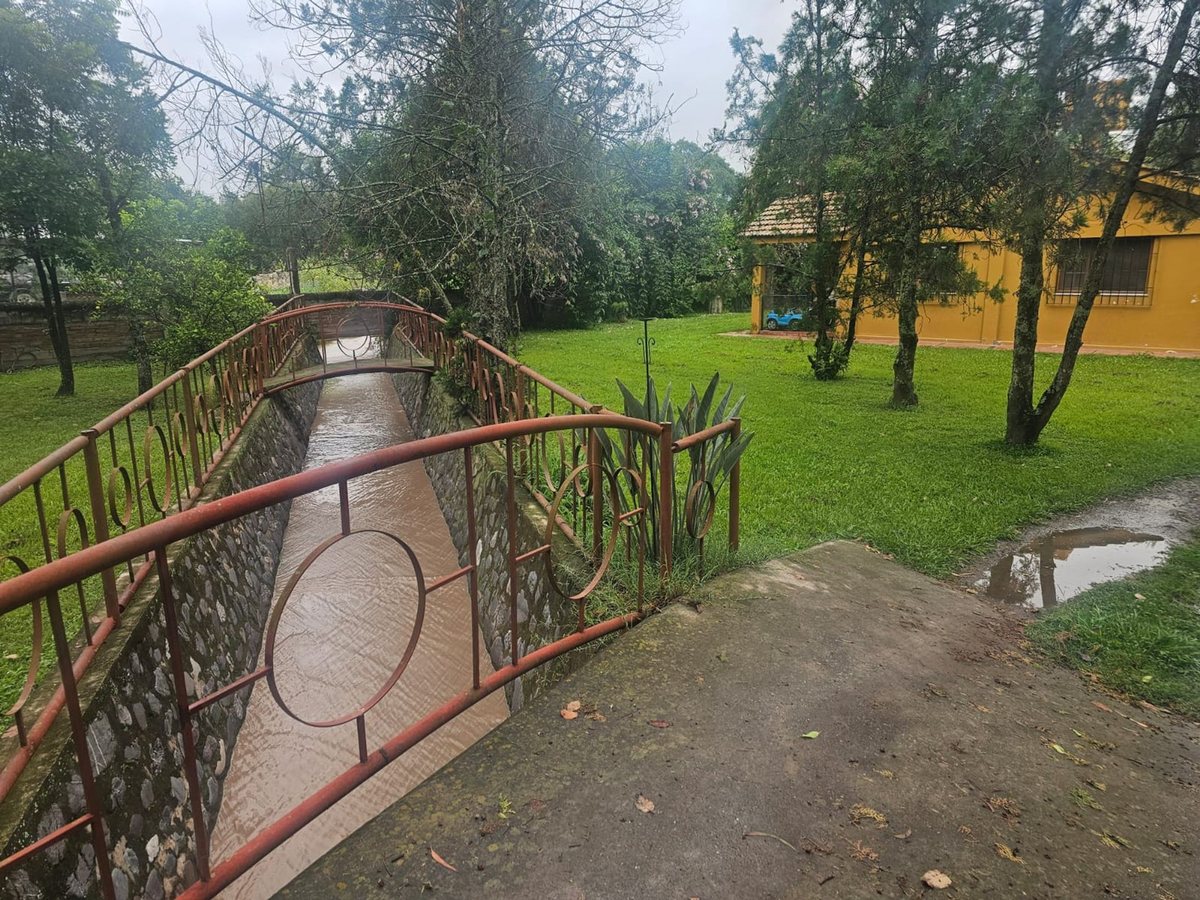CASA CON PILETA VENTA EN CERRILLOS 4000M2 TERRENO — foto 2