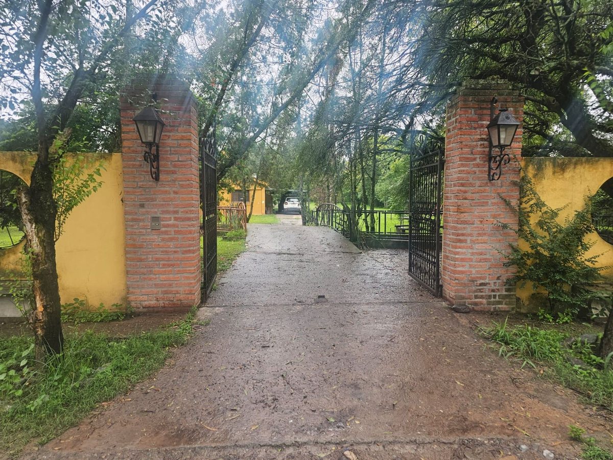 CASA CON PILETA VENTA EN CERRILLOS 4000M2 TERRENO - 19