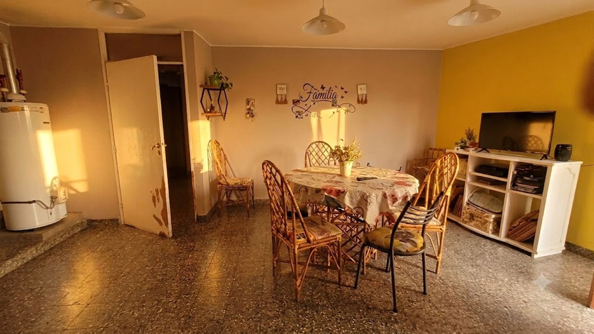 CASA CON PILETA GRAND BOURG 6 DORM - TOMA PERMUTA — foto 5