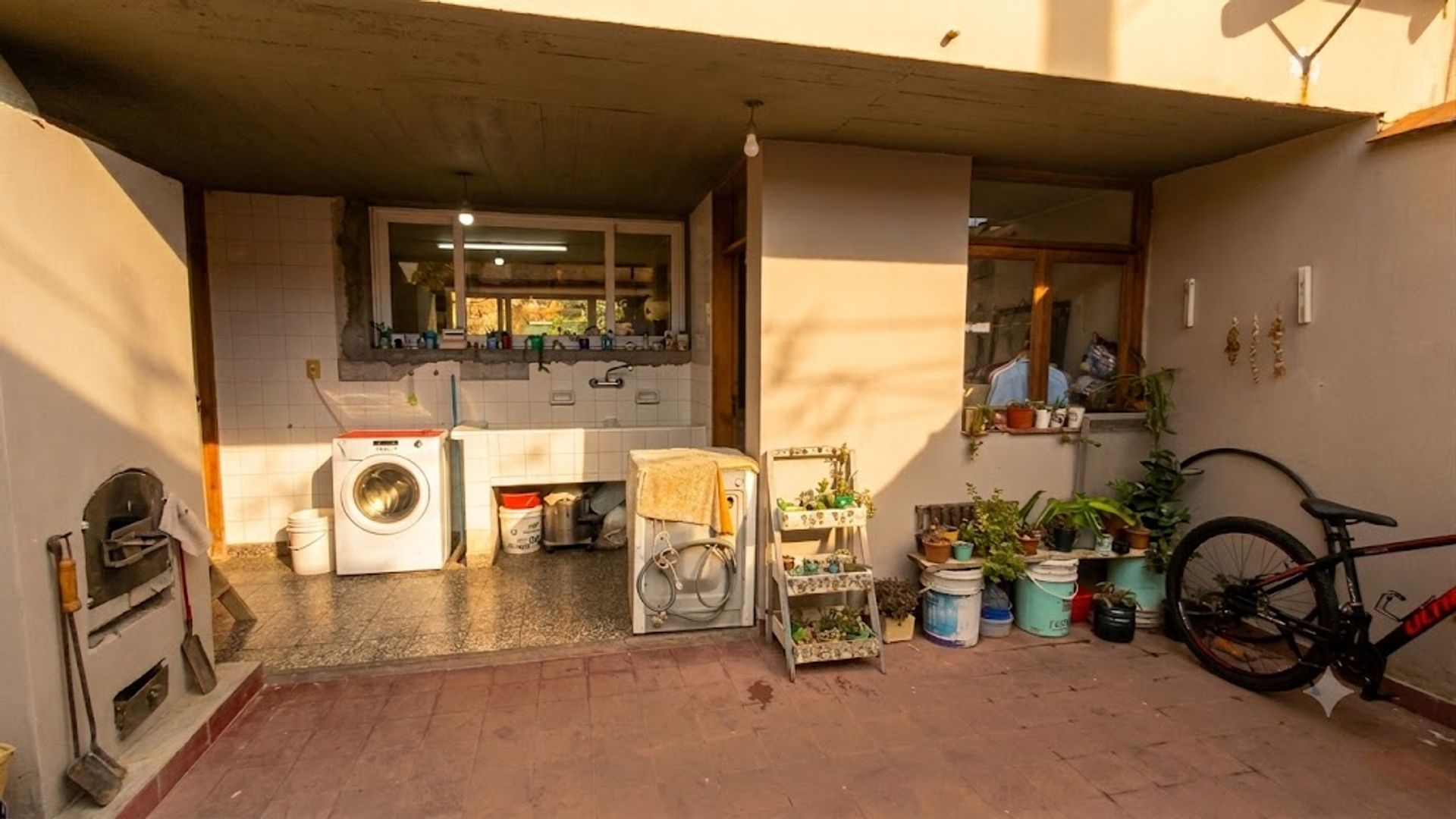 CASA CON PILETA GRAND BOURG 6 DORM - TOMA PERMUTA — foto 15