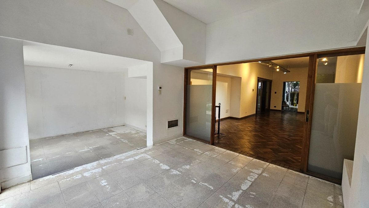 CASA VENTA ZONA SHOPPING INVERSION - 11
