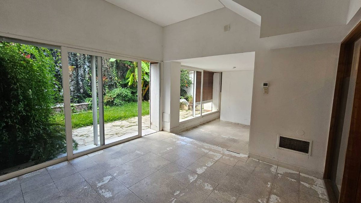 CASA VENTA ZONA SHOPPING INVERSION - 12