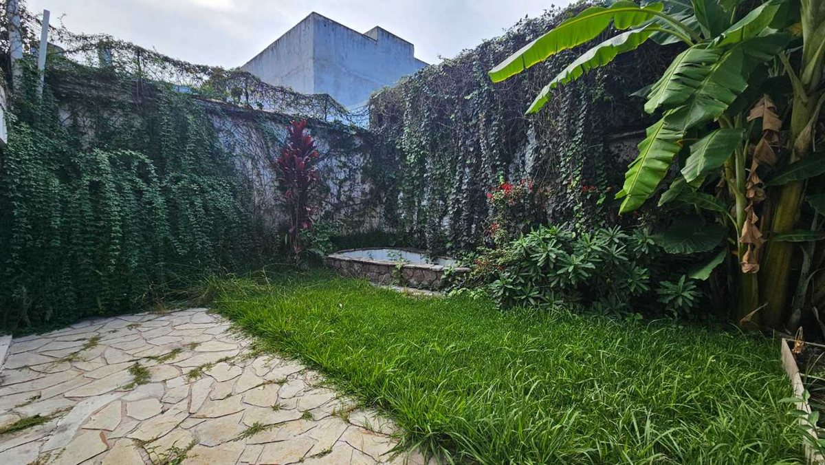 CASA VENTA ZONA SHOPPING INVERSION - 13