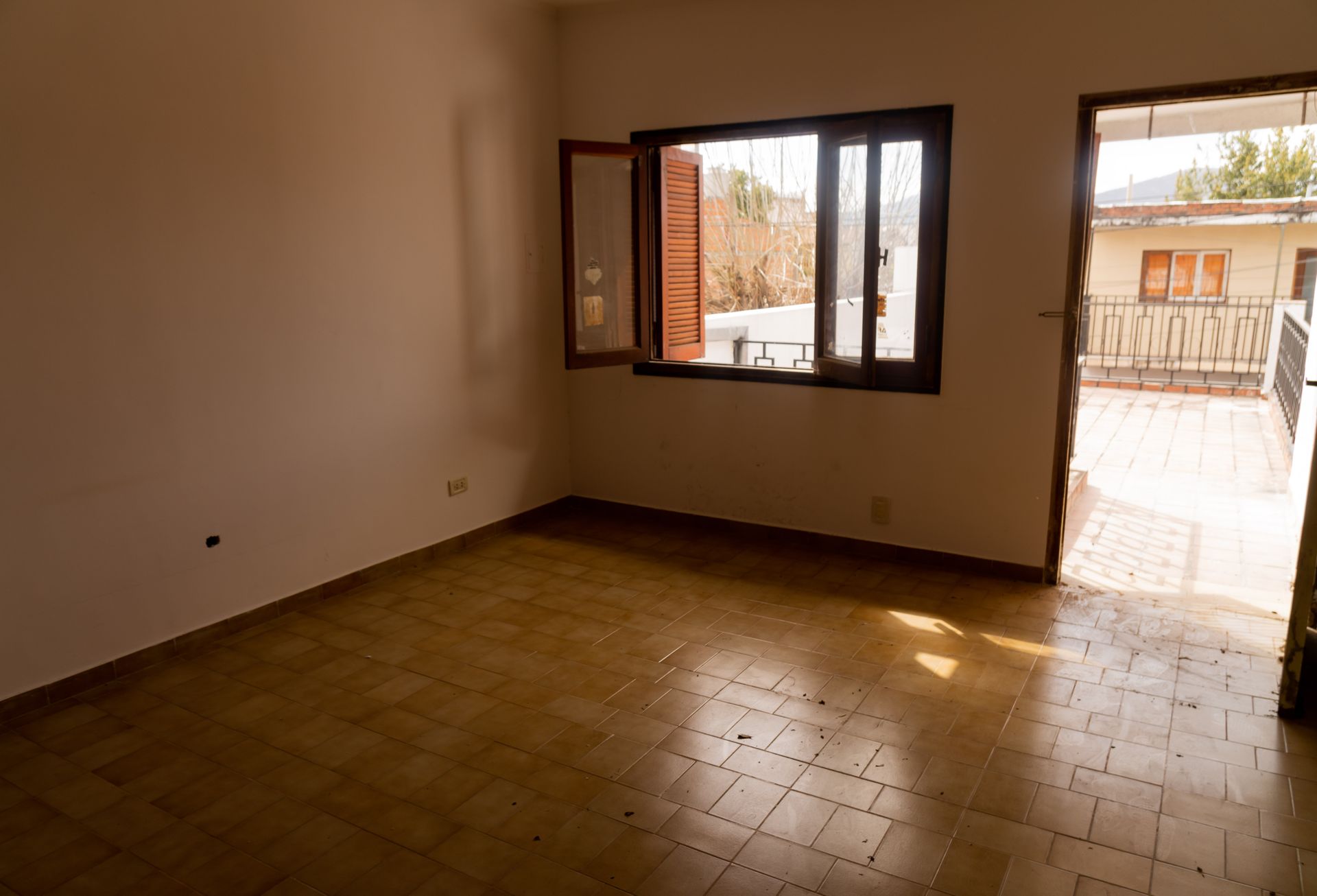CASA EN VENTA 4 DORMITORIOS ZONA DELMI - 16