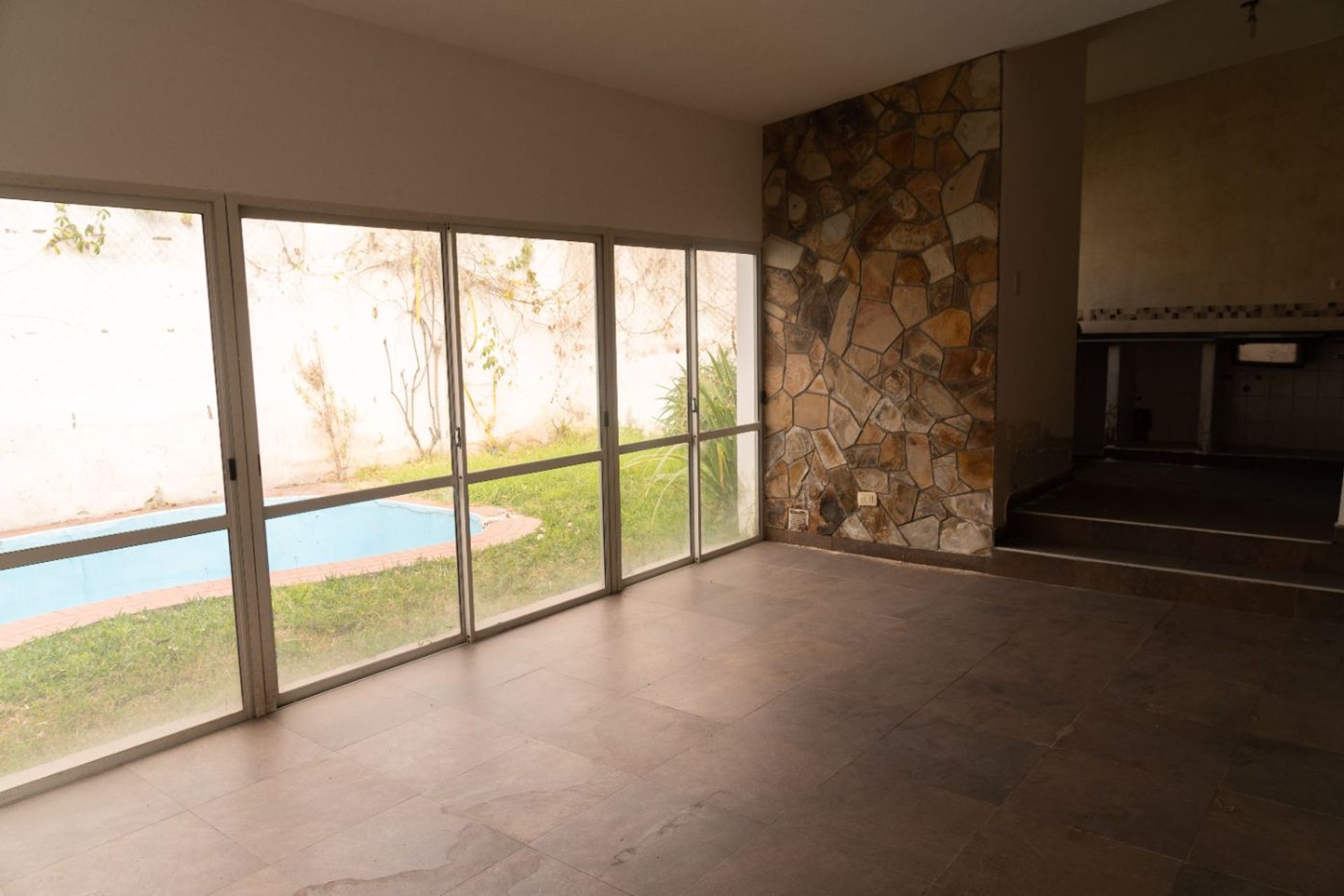 CASA EN VENTA 4 DORMITORIOS ZONA DELMI - 17