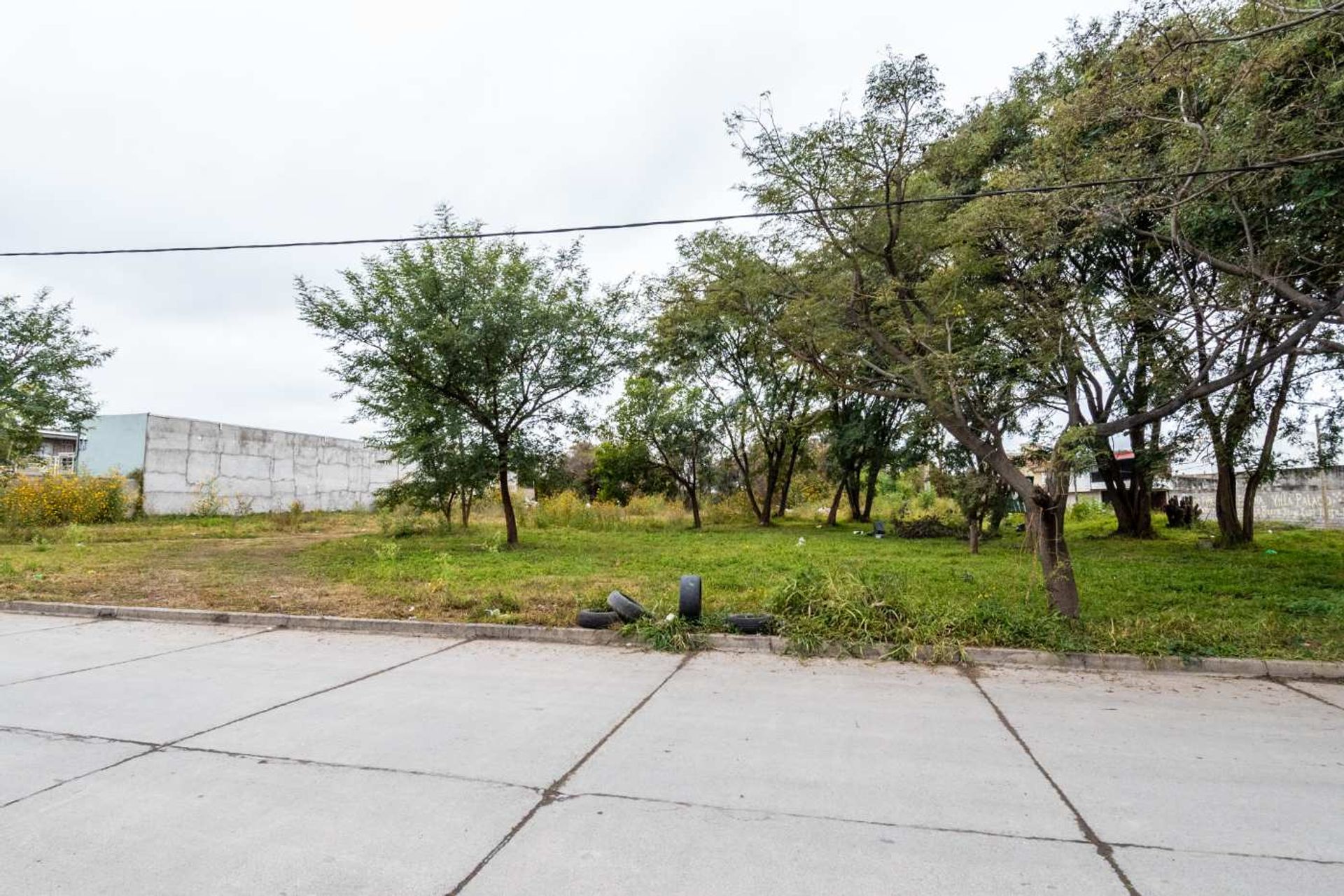 TERRENO VENTA ESQUINA ZONA SUR APTO GALPON 3384M2 - 6
