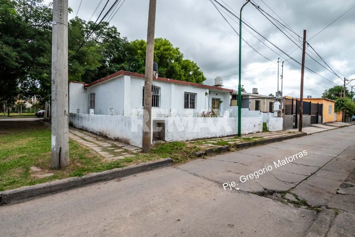 CASA EN VENTA MACROCENTRO ZONA MERCADO ARTESANAL - 30