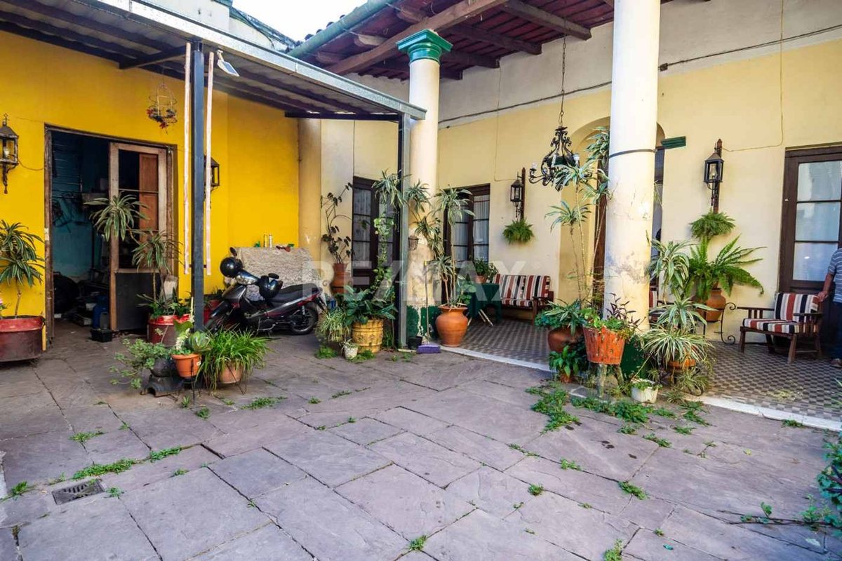 VENTA CASA 5 DORM MACROCENTRO APTA CREDITO - 2