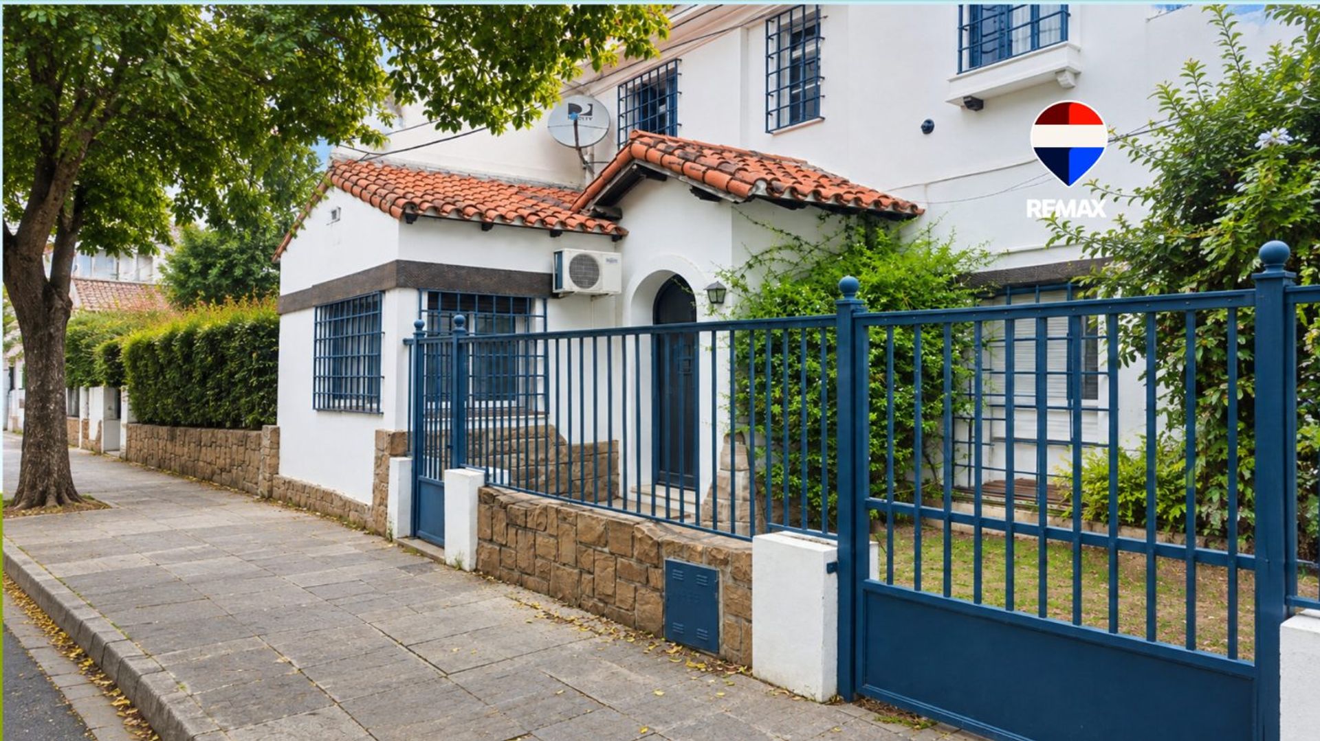 VENTA CASA C/PILETA 7 DORM CENTRO APTA CREDITO - 1