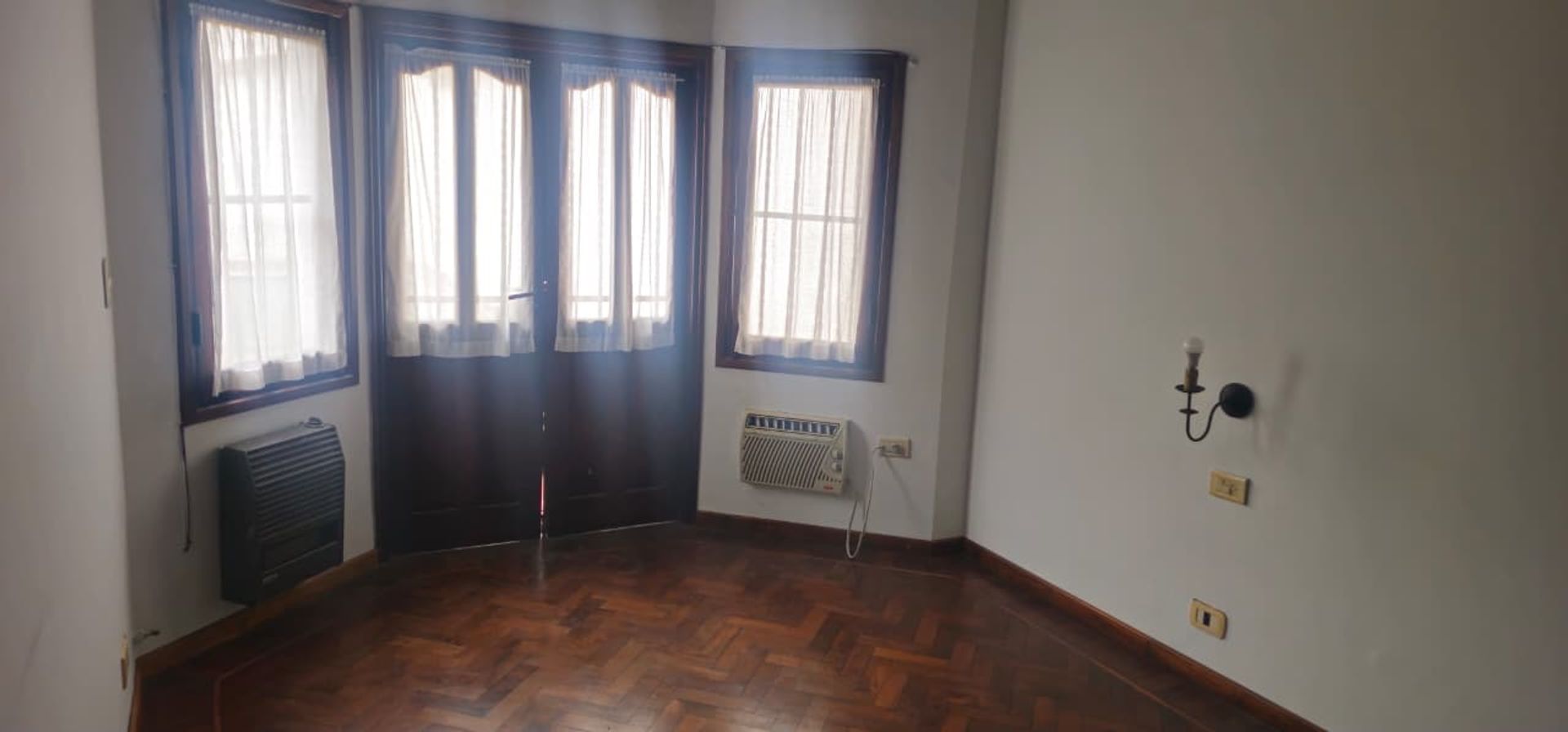 VENTA CASA C/PILETA 7 DORM CENTRO APTA CREDITO - 2