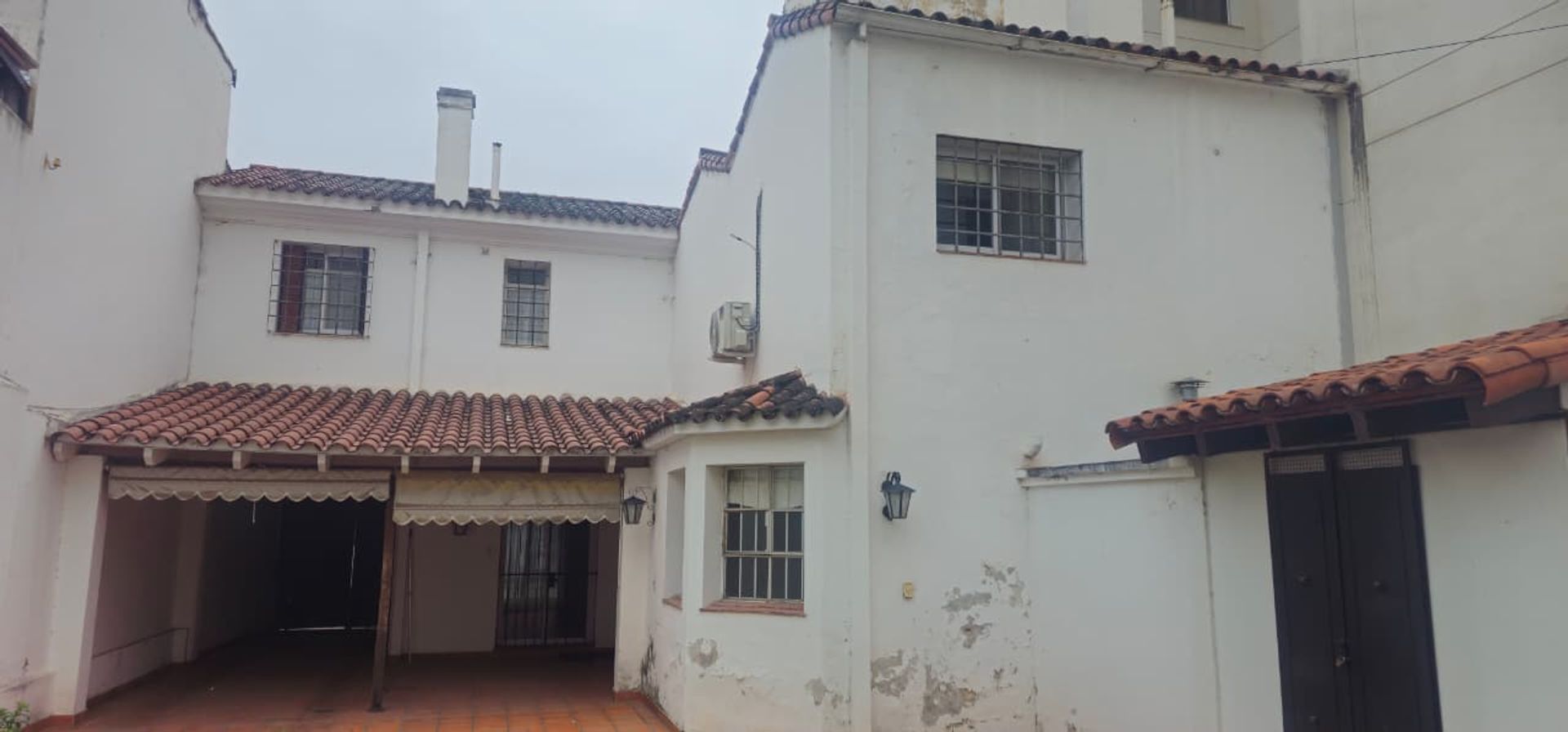 VENTA CASA C/PILETA 7 DORM CENTRO APTA CREDITO - 4