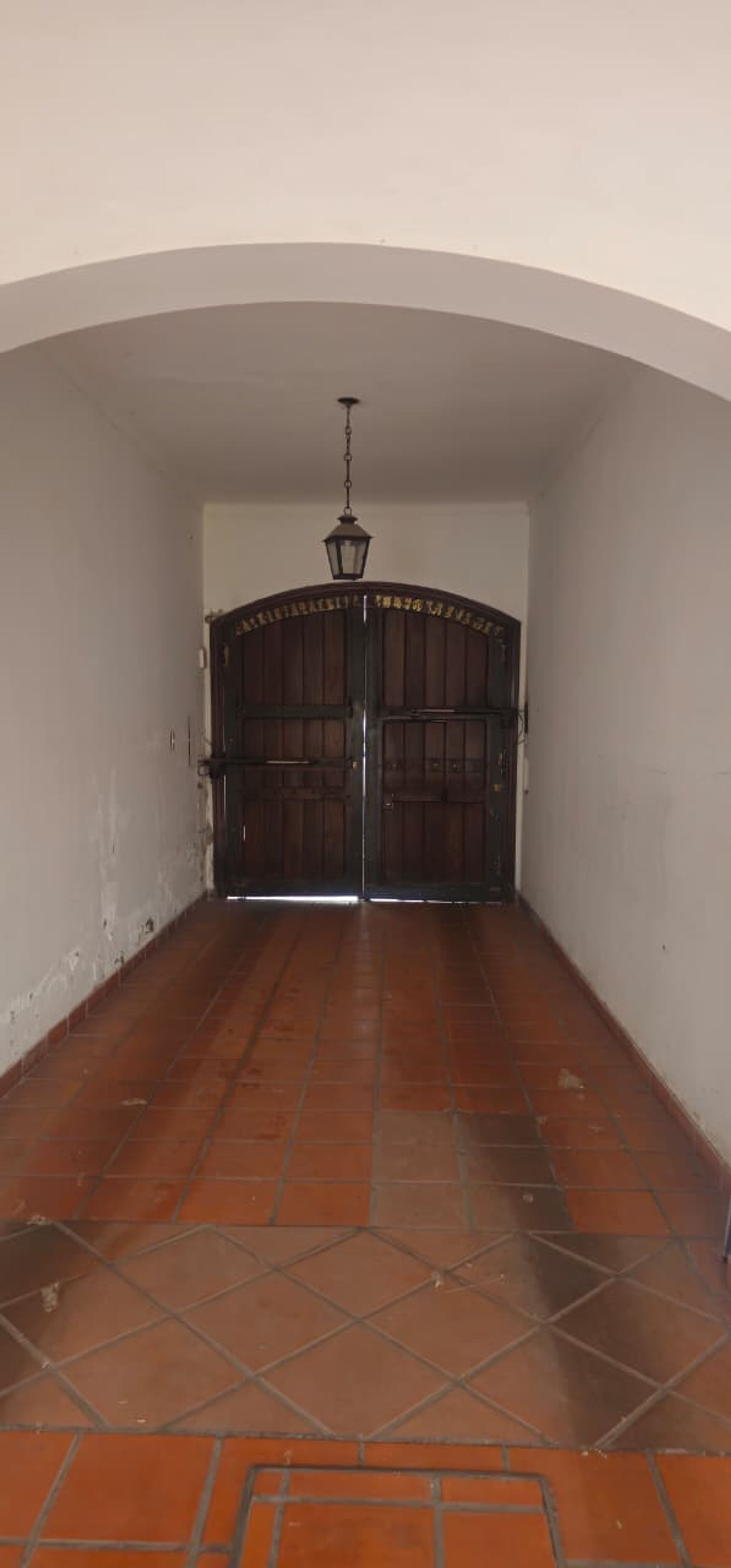 VENTA CASA C/PILETA 7 DORM CENTRO APTA CREDITO - 7