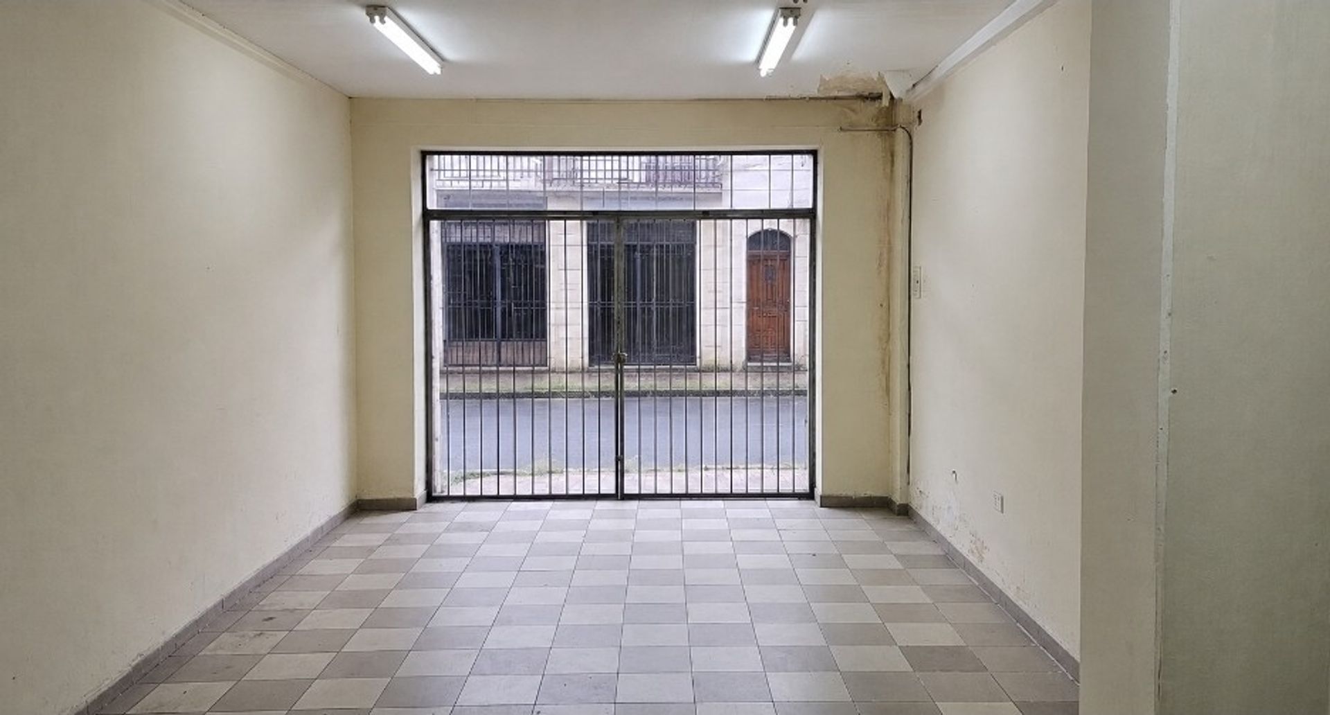 VENTA CASA C/LOCAL ZONA CENTRO ITUZAINGO AL 500 - 3