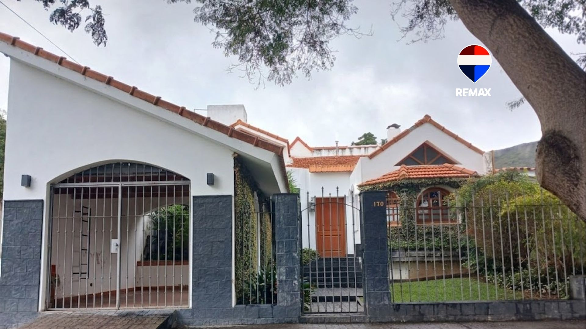 VENTA CASA C/PILETA TRES CERRITOS APTO CREDITO