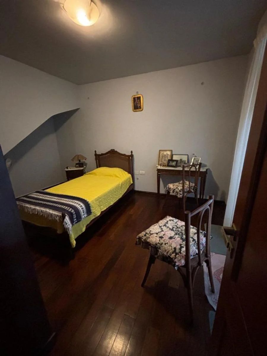 Casa de Catego 4 Dorm. con Cochera en Barrio Centro