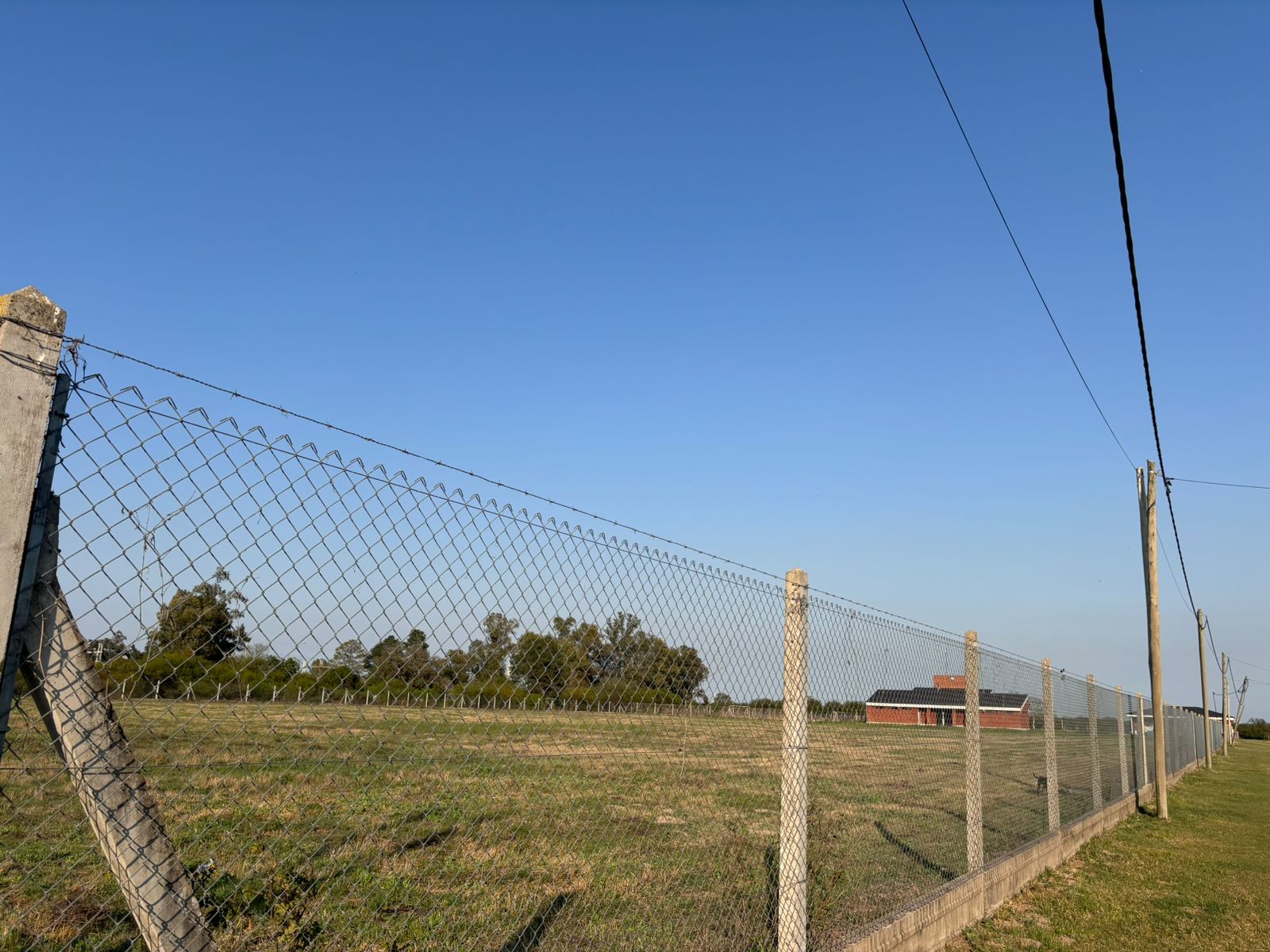 Gran Terreno Sobre Ruta 1 con Cerco, Instalaciones y Casa Cu — foto 4