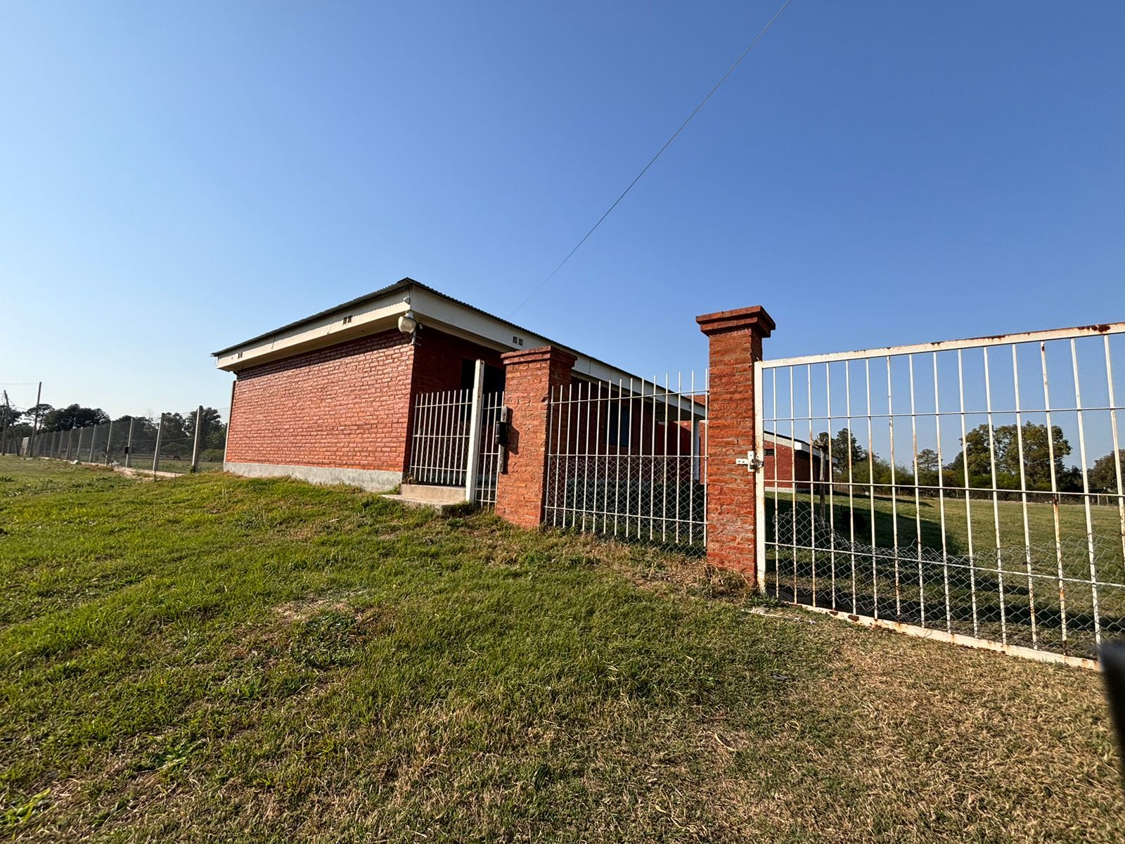 Gran Terreno Sobre Ruta 1 con Cerco, Instalaciones y Casa Cu — foto 8