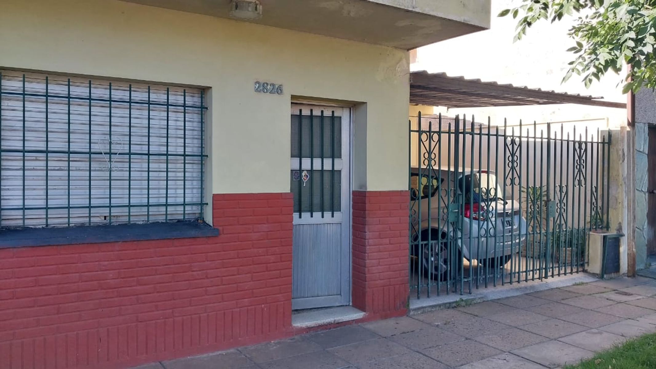 CASA CON GRAN POTENCIAL DE TRES DORMITORIOS EN ZONA COLEGIO VERNA